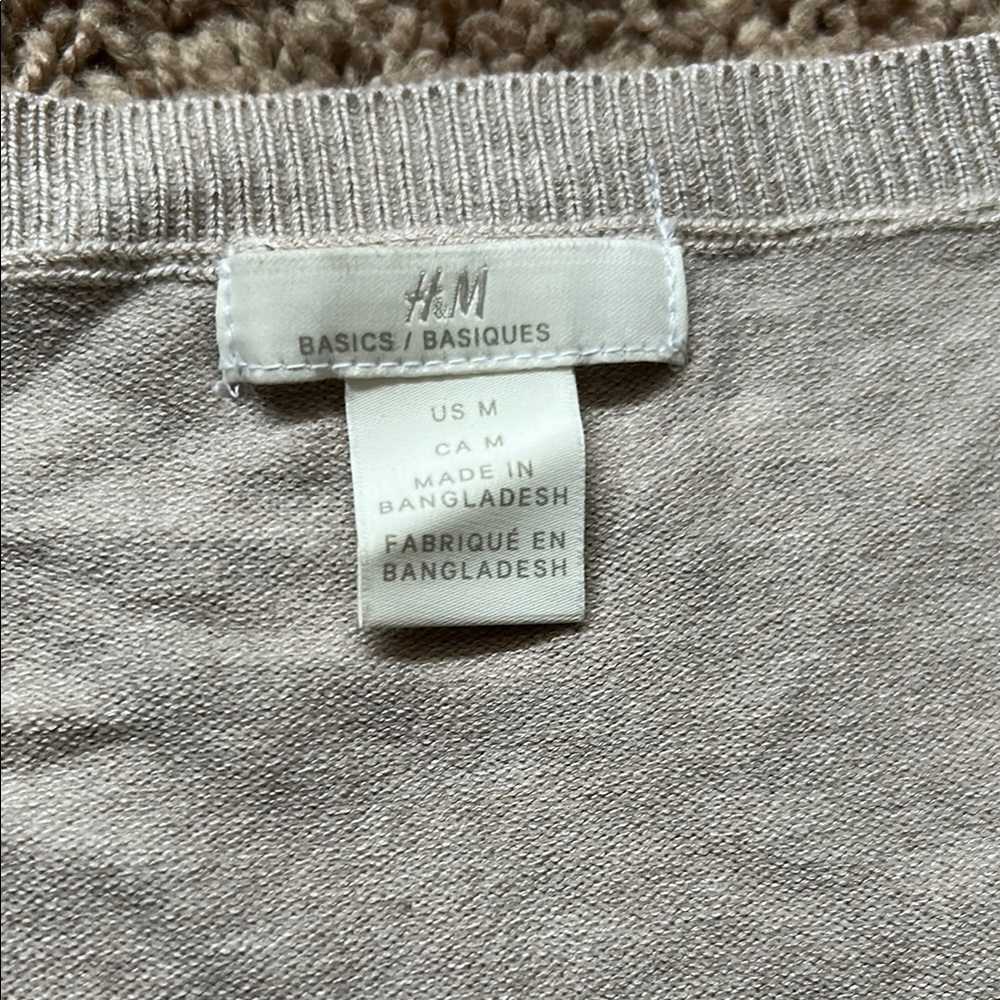 H&M Cream V-Neck Sweater Classic Knit - Picture 2 of 4